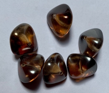 Glas-Formperle braun